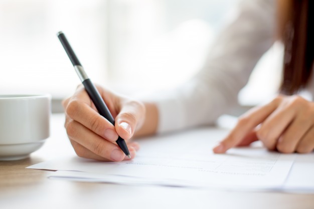 Podpis na akcie notarialnym czy umowie u notariusza